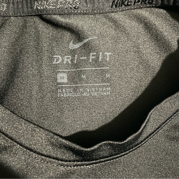 Like New Girls Nike Tshirt - Picture 2 of 3